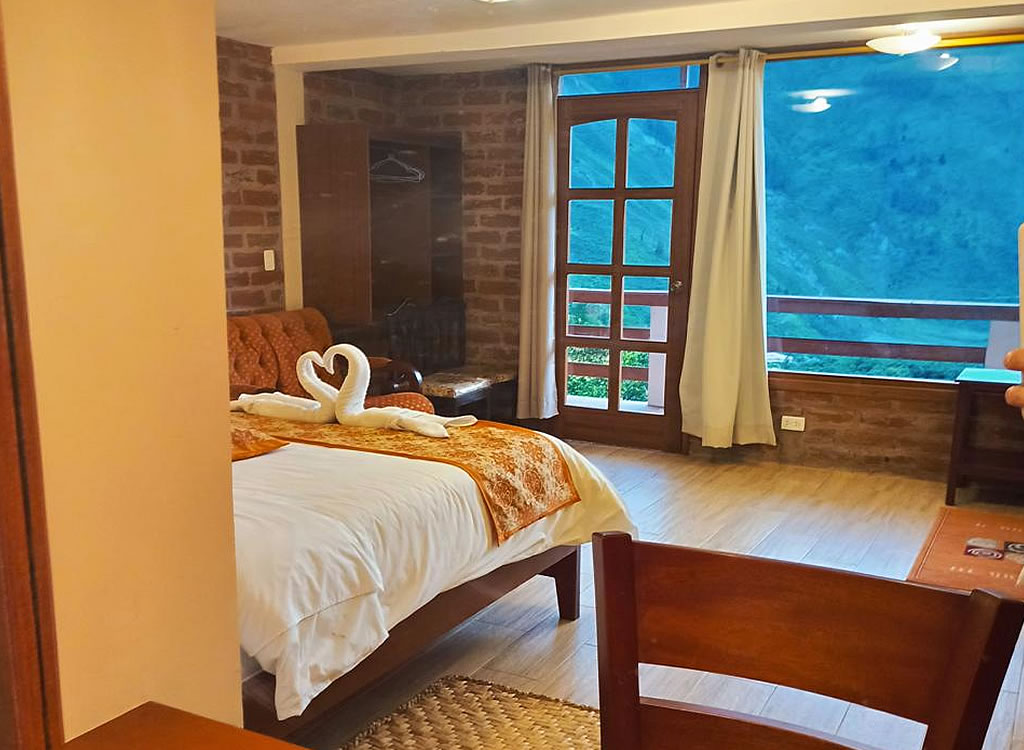 Habitación Familiar con Balcón y Vistas a la Montaña
