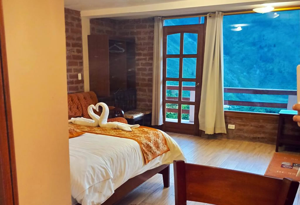 Habitación Familiar con Balcón y Vistas a la Montaña