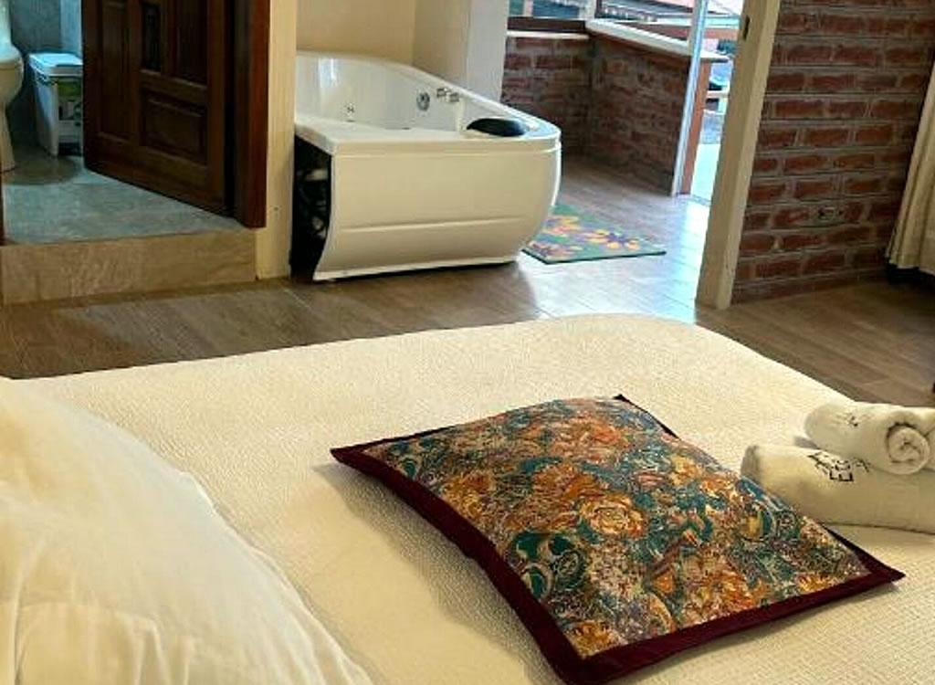 Suite Queen con Jacuzzi y Balcón