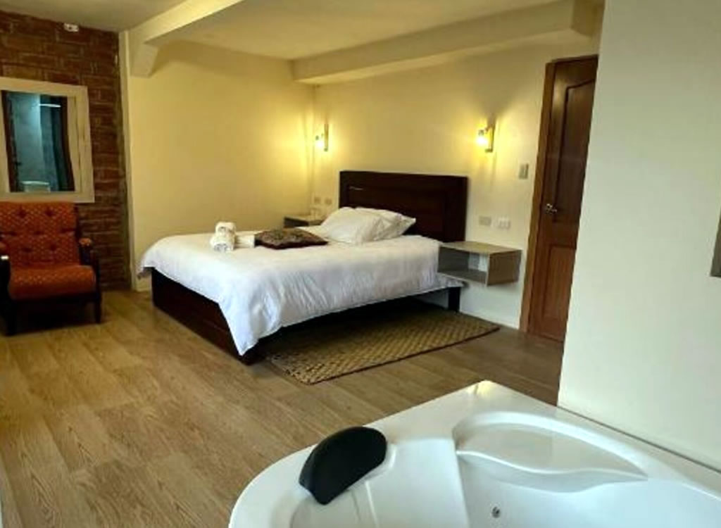 Suite Queen con Jacuzzi y Balcón